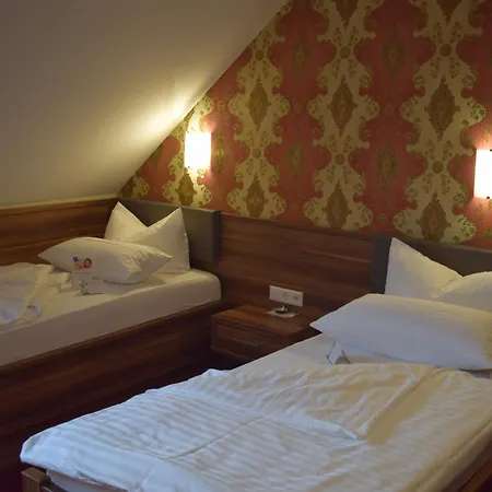 Отель Akzent Goldner Hirsch 4*