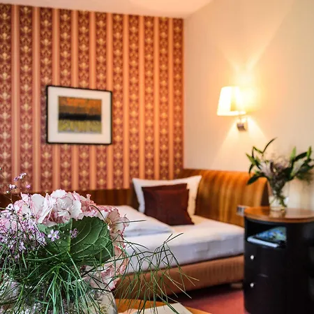 Akzent Goldner Hirsch Отель 4*