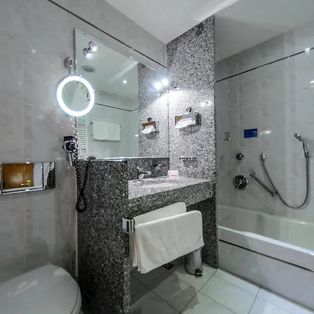 Отель Akzent Goldner Hirsch Каменц